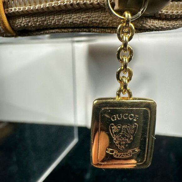 NEW "Vintage" Gucci Clutch with Gucci Hard Paper Box - Picture 8 of 13